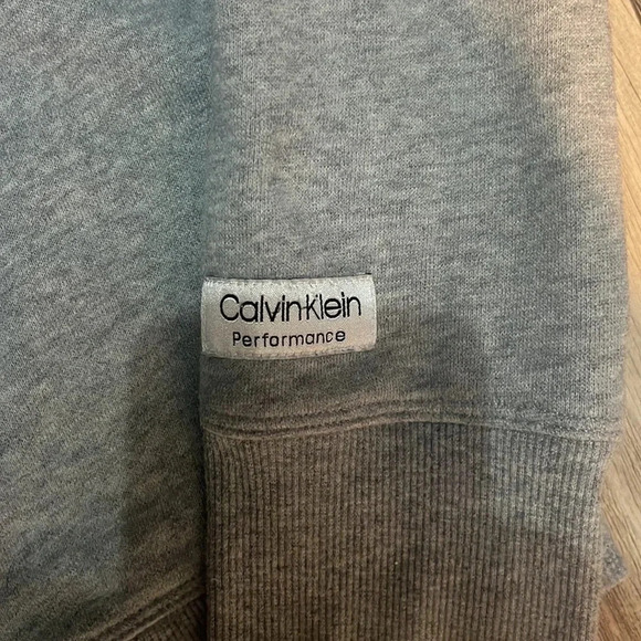 Calvin Klein Performance Gray Cropped Hoodie Gym Athletic Workout Women’s Medium - Picture 3 of 3